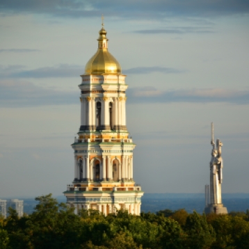 Pecherska Lavra, Motherland monument in background